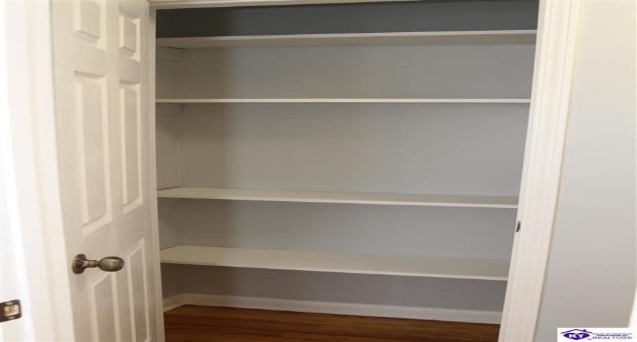 Pear Orchard Rd NW, Elizabethtown, Kentucky 42701, ,2 BathroomsBathrooms,For Sale,Pear Orchard Rd NW,HK24004525