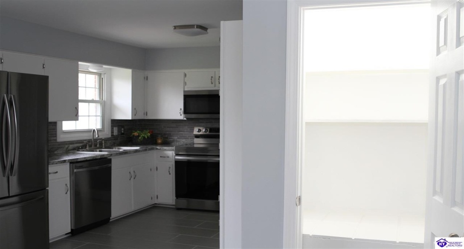 Pear Orchard Rd NW, Elizabethtown, Kentucky 42701, ,2 BathroomsBathrooms,For Sale,Pear Orchard Rd NW,HK24004525