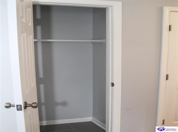 Pear Orchard Rd NW, Elizabethtown, Kentucky 42701, ,2 BathroomsBathrooms,For Sale,Pear Orchard Rd NW,HK24004525