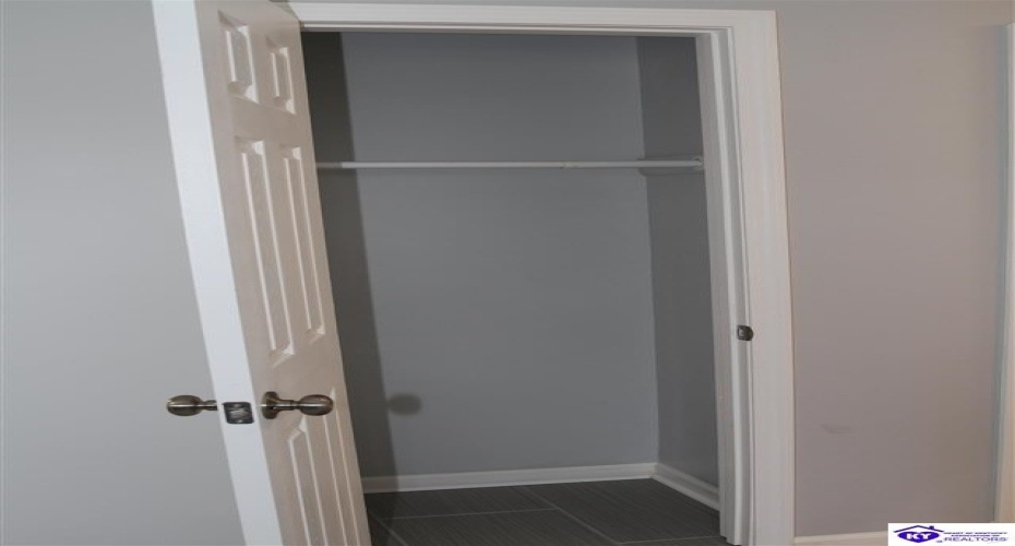 Pear Orchard Rd NW, Elizabethtown, Kentucky 42701, ,2 BathroomsBathrooms,For Sale,Pear Orchard Rd NW,HK24004525