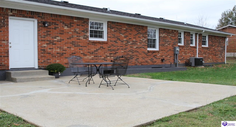 Pear Orchard Rd NW, Elizabethtown, Kentucky 42701, ,2 BathroomsBathrooms,For Sale,Pear Orchard Rd NW,HK24004525