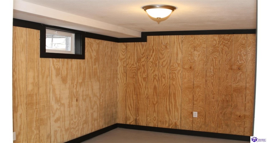 Pear Orchard Rd NW, Elizabethtown, Kentucky 42701, ,2 BathroomsBathrooms,For Sale,Pear Orchard Rd NW,HK24004525