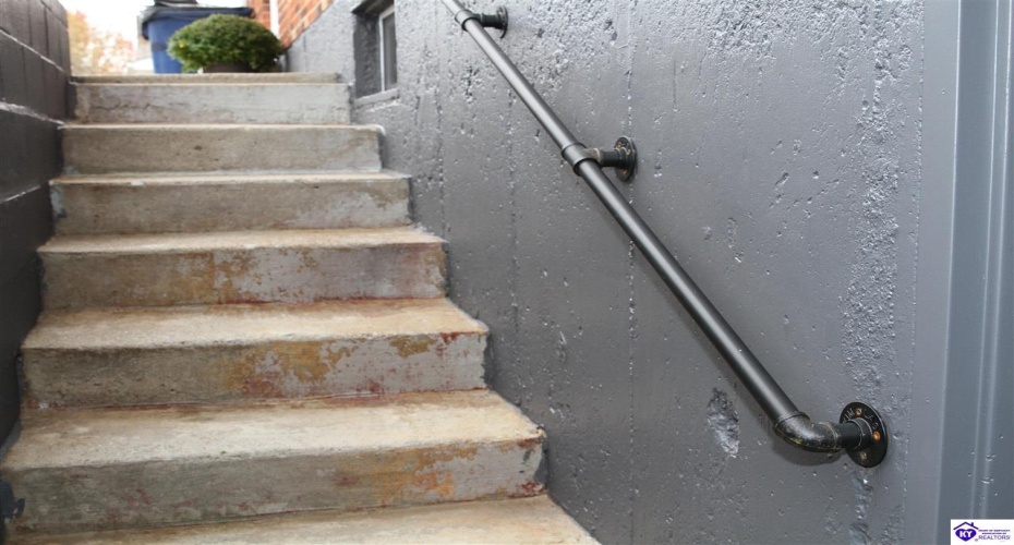 Pear Orchard Rd NW, Elizabethtown, Kentucky 42701, ,2 BathroomsBathrooms,For Sale,Pear Orchard Rd NW,HK24004525