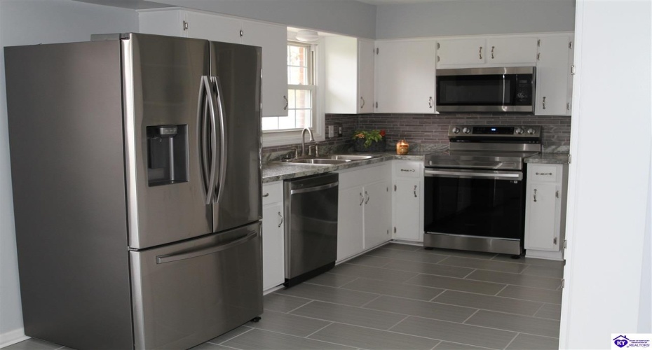 Pear Orchard Rd NW, Elizabethtown, Kentucky 42701, ,2 BathroomsBathrooms,For Sale,Pear Orchard Rd NW,HK24004525