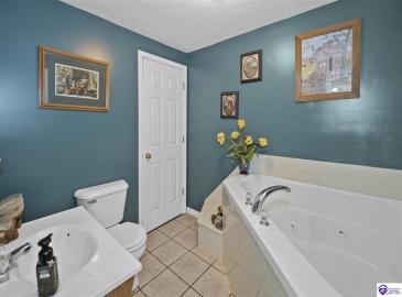 Avery Loop, Bardstown, Kentucky 40004, ,3 BathroomsBathrooms,For Sale,Avery Loop,HK24004527