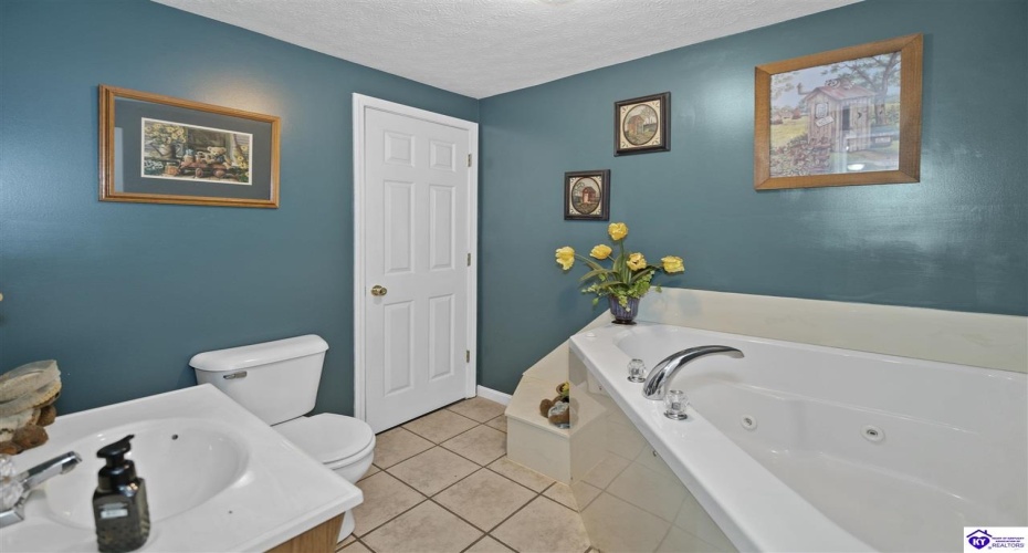 Avery Loop, Bardstown, Kentucky 40004, ,3 BathroomsBathrooms,For Sale,Avery Loop,HK24004527