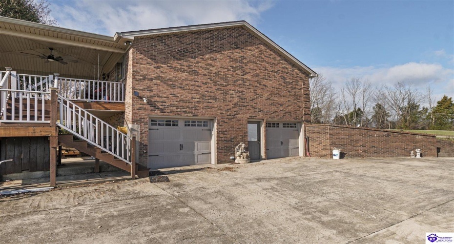 Avery Loop, Bardstown, Kentucky 40004, ,3 BathroomsBathrooms,For Sale,Avery Loop,HK24004527