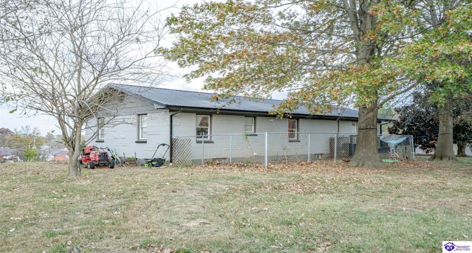 Chester Street, Leitchfield, Kentucky 42754, ,3 BathroomsBathrooms,For Sale,Chester Street,HK24004528