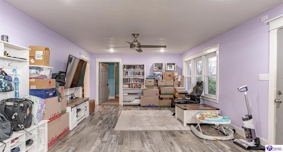 Chester Street, Leitchfield, Kentucky 42754, ,3 BathroomsBathrooms,For Sale,Chester Street,HK24004528