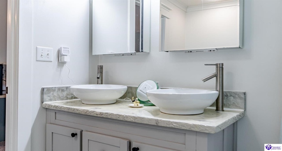 Chester Street, Leitchfield, Kentucky 42754, ,3 BathroomsBathrooms,For Sale,Chester Street,HK24004528