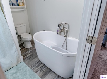 Chester Street, Leitchfield, Kentucky 42754, ,3 BathroomsBathrooms,For Sale,Chester Street,HK24004528