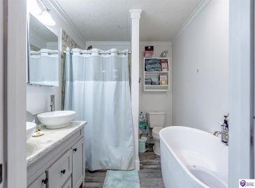 Chester Street, Leitchfield, Kentucky 42754, ,3 BathroomsBathrooms,For Sale,Chester Street,HK24004528
