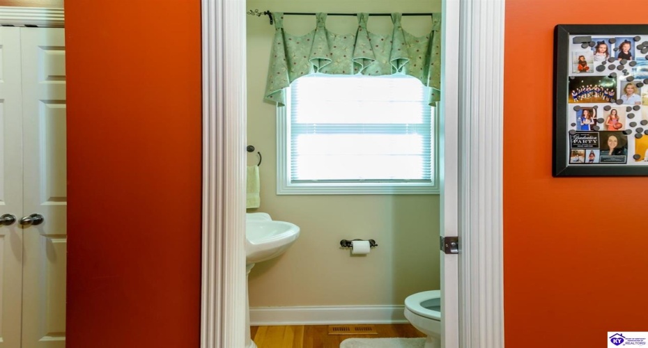St Andrews Drive, Vine Grove, Kentucky 40175, ,4 BathroomsBathrooms,For Sale,St Andrews Drive,HK24004533