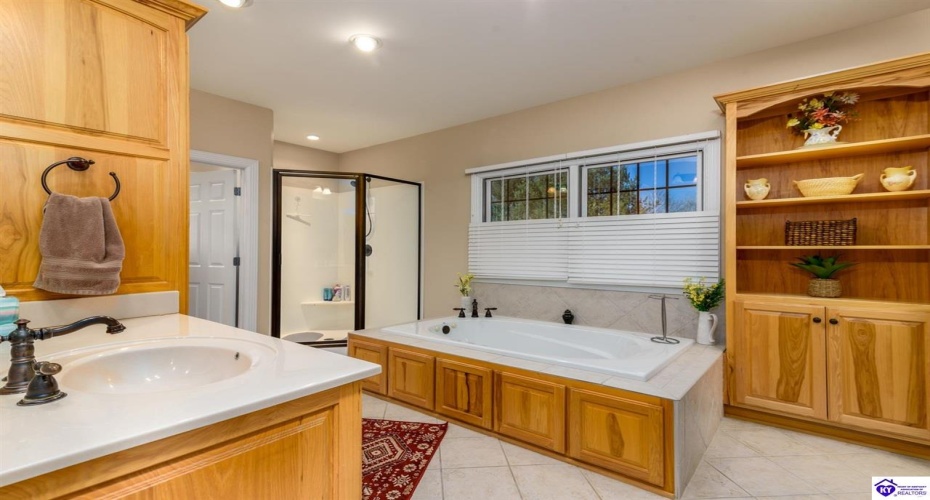 St Andrews Drive, Vine Grove, Kentucky 40175, ,4 BathroomsBathrooms,For Sale,St Andrews Drive,HK24004533