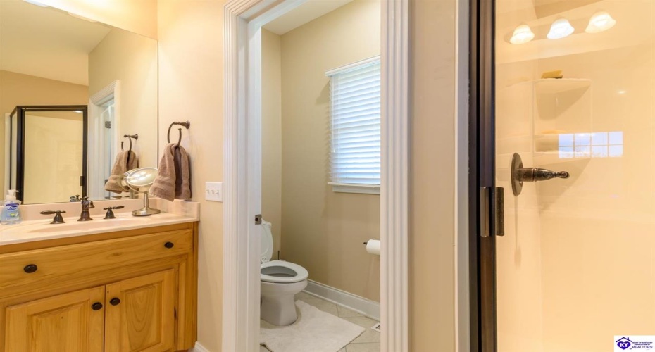 St Andrews Drive, Vine Grove, Kentucky 40175, ,4 BathroomsBathrooms,For Sale,St Andrews Drive,HK24004533