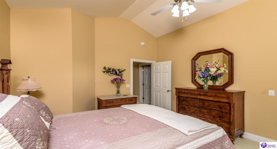 St Andrews Drive, Vine Grove, Kentucky 40175, ,4 BathroomsBathrooms,For Sale,St Andrews Drive,HK24004533