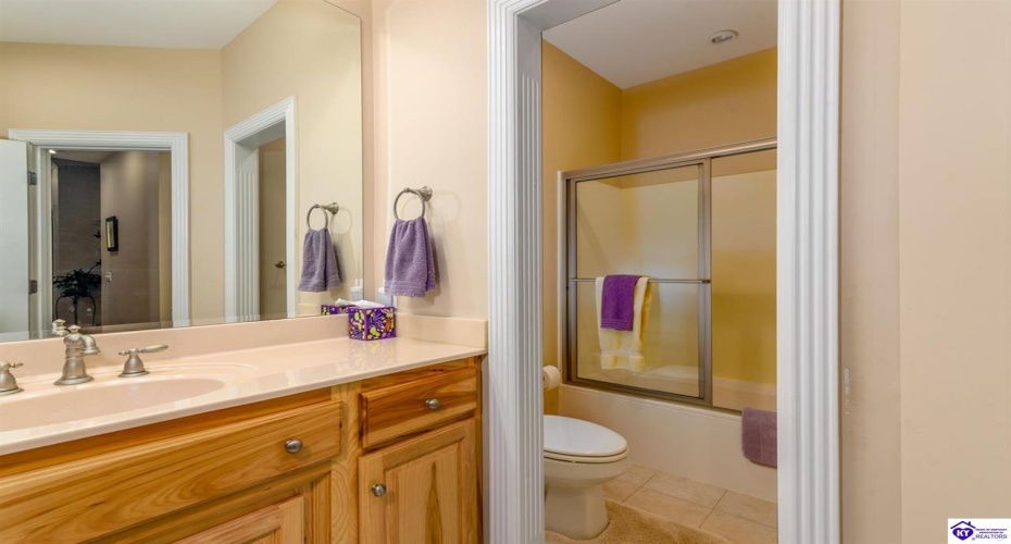 St Andrews Drive, Vine Grove, Kentucky 40175, ,4 BathroomsBathrooms,For Sale,St Andrews Drive,HK24004533