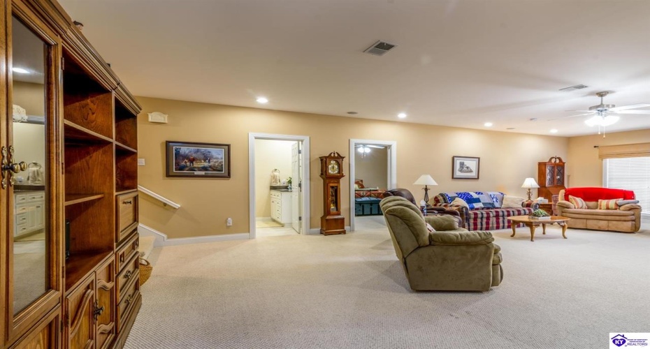 St Andrews Drive, Vine Grove, Kentucky 40175, ,4 BathroomsBathrooms,For Sale,St Andrews Drive,HK24004533