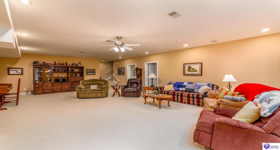 St Andrews Drive, Vine Grove, Kentucky 40175, ,4 BathroomsBathrooms,For Sale,St Andrews Drive,HK24004533