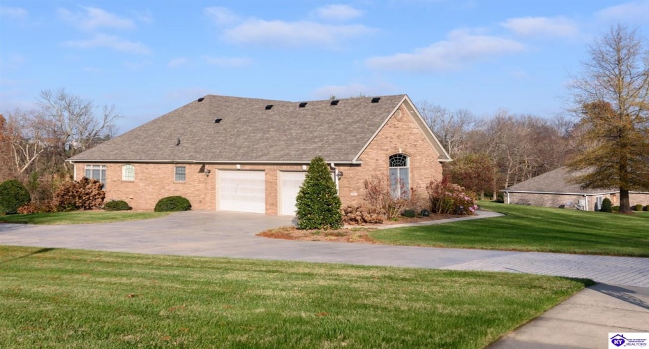 St Andrews Drive, Vine Grove, Kentucky 40175, ,4 BathroomsBathrooms,For Sale,St Andrews Drive,HK24004533