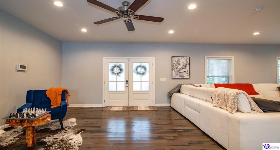 Park Avenue, Elizabethtown, Kentucky 42701, ,4 BathroomsBathrooms,For Sale,Park Avenue,HK24004534