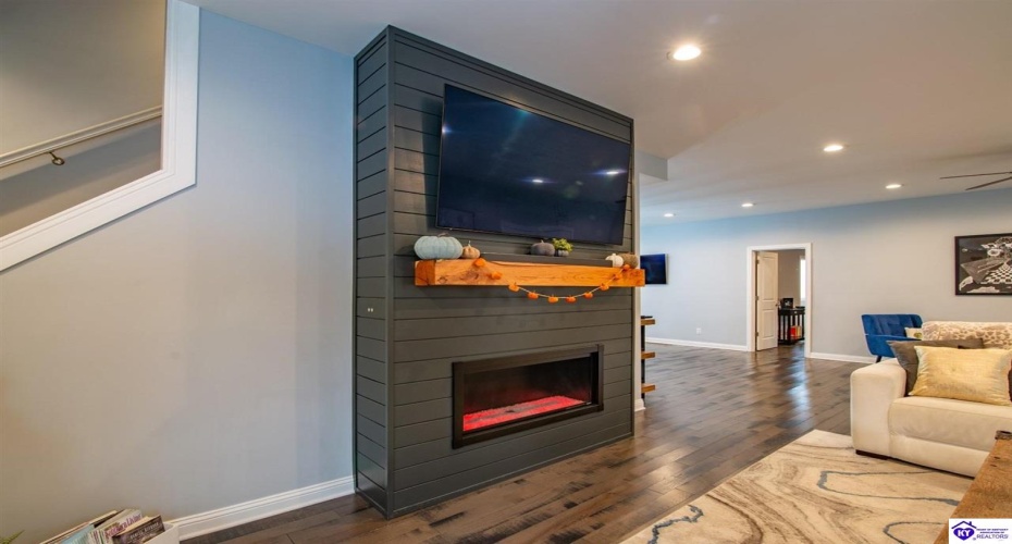 Park Avenue, Elizabethtown, Kentucky 42701, ,4 BathroomsBathrooms,For Sale,Park Avenue,HK24004534