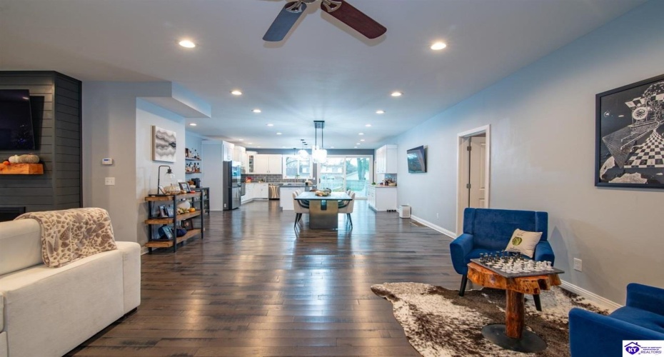 Park Avenue, Elizabethtown, Kentucky 42701, ,4 BathroomsBathrooms,For Sale,Park Avenue,HK24004534