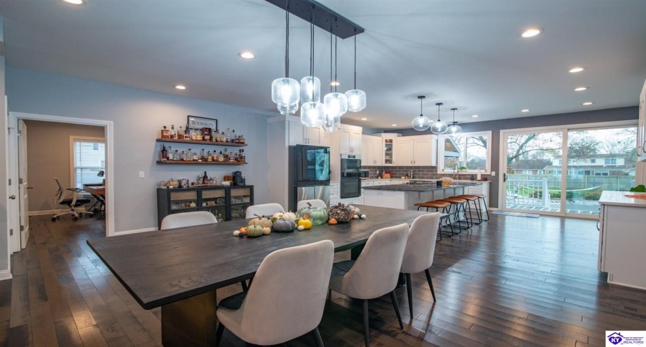 Park Avenue, Elizabethtown, Kentucky 42701, ,4 BathroomsBathrooms,For Sale,Park Avenue,HK24004534