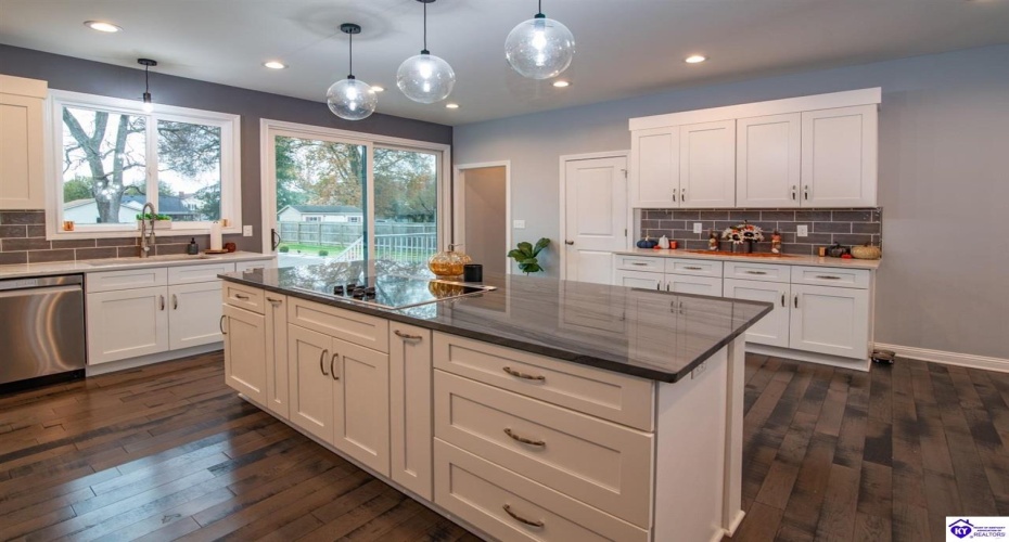 Park Avenue, Elizabethtown, Kentucky 42701, ,4 BathroomsBathrooms,For Sale,Park Avenue,HK24004534