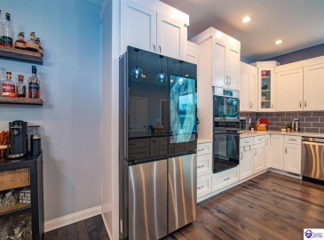 Park Avenue, Elizabethtown, Kentucky 42701, ,4 BathroomsBathrooms,For Sale,Park Avenue,HK24004534