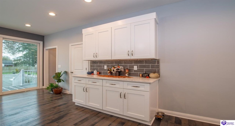 Park Avenue, Elizabethtown, Kentucky 42701, ,4 BathroomsBathrooms,For Sale,Park Avenue,HK24004534