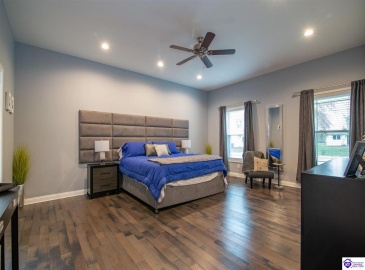 Park Avenue, Elizabethtown, Kentucky 42701, ,4 BathroomsBathrooms,For Sale,Park Avenue,HK24004534