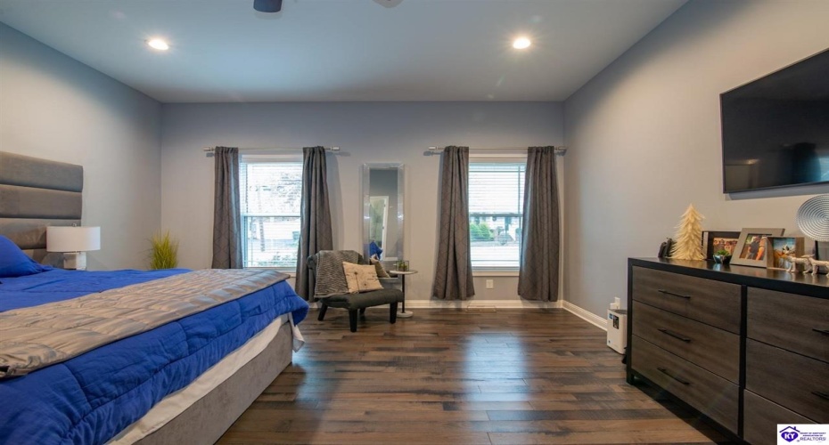 Park Avenue, Elizabethtown, Kentucky 42701, ,4 BathroomsBathrooms,For Sale,Park Avenue,HK24004534