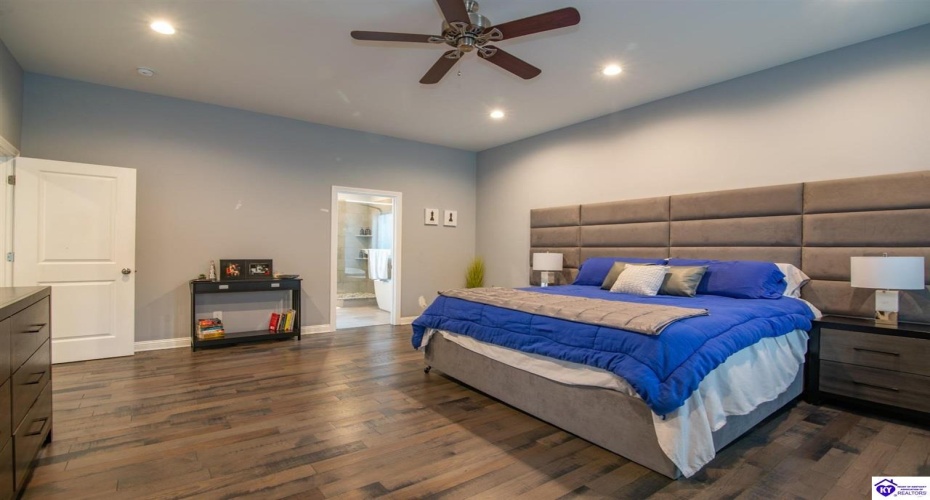 Park Avenue, Elizabethtown, Kentucky 42701, ,4 BathroomsBathrooms,For Sale,Park Avenue,HK24004534