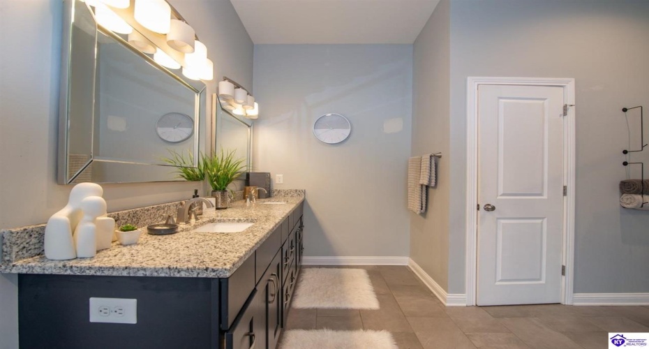 Park Avenue, Elizabethtown, Kentucky 42701, ,4 BathroomsBathrooms,For Sale,Park Avenue,HK24004534