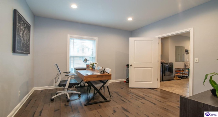 Park Avenue, Elizabethtown, Kentucky 42701, ,4 BathroomsBathrooms,For Sale,Park Avenue,HK24004534