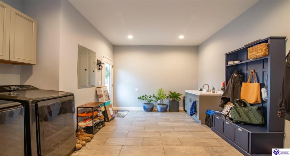 Park Avenue, Elizabethtown, Kentucky 42701, ,4 BathroomsBathrooms,For Sale,Park Avenue,HK24004534