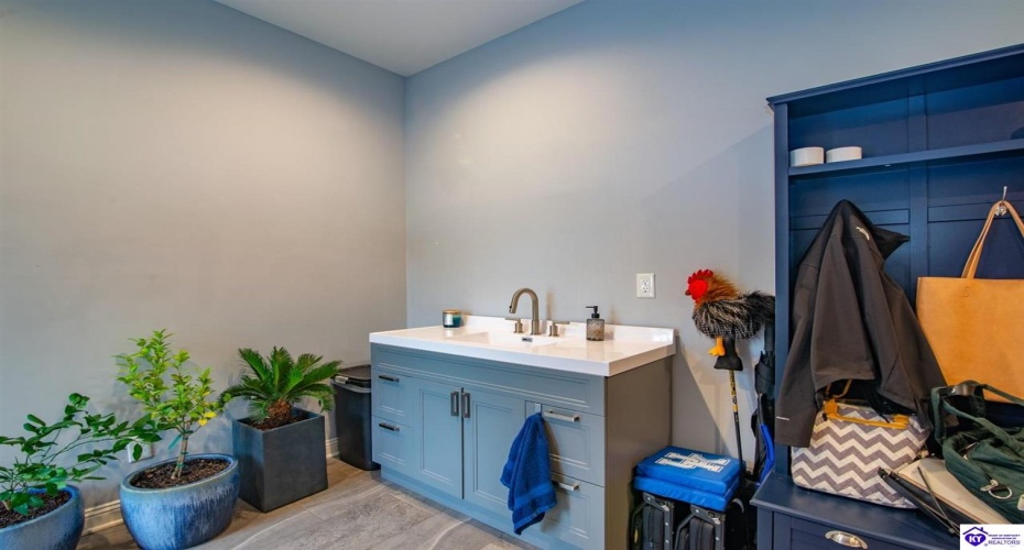 Park Avenue, Elizabethtown, Kentucky 42701, ,4 BathroomsBathrooms,For Sale,Park Avenue,HK24004534