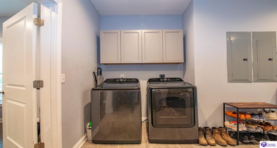 Park Avenue, Elizabethtown, Kentucky 42701, ,4 BathroomsBathrooms,For Sale,Park Avenue,HK24004534