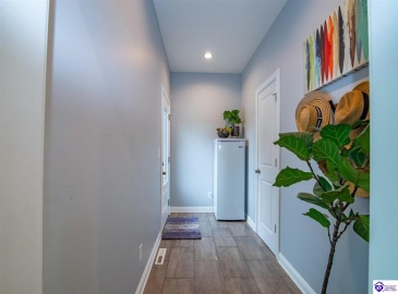 Park Avenue, Elizabethtown, Kentucky 42701, ,4 BathroomsBathrooms,For Sale,Park Avenue,HK24004534