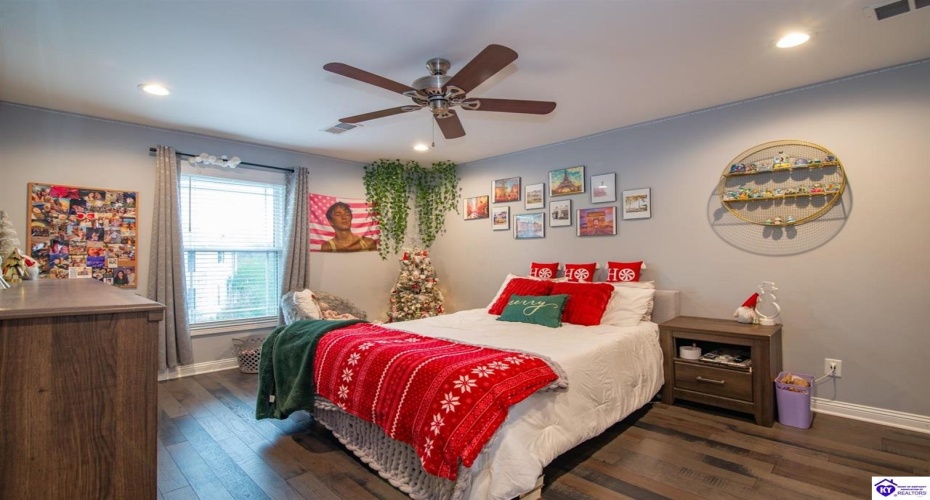 Park Avenue, Elizabethtown, Kentucky 42701, ,4 BathroomsBathrooms,For Sale,Park Avenue,HK24004534