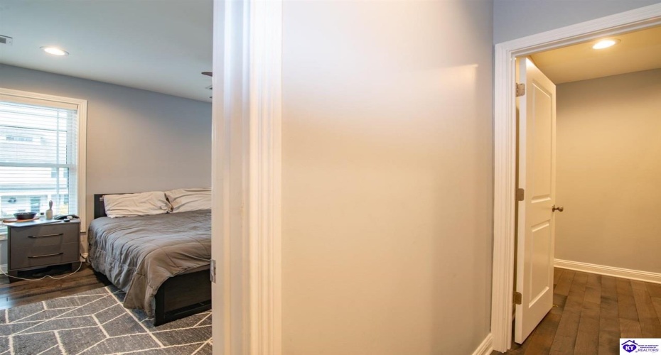 Park Avenue, Elizabethtown, Kentucky 42701, ,4 BathroomsBathrooms,For Sale,Park Avenue,HK24004534