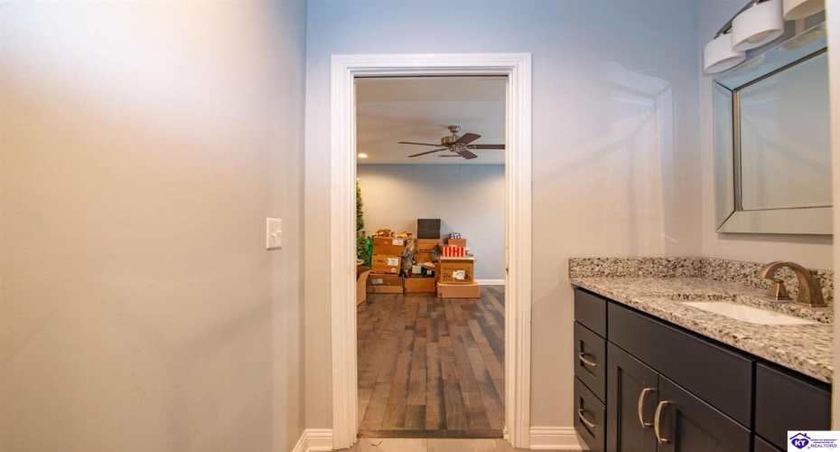 Park Avenue, Elizabethtown, Kentucky 42701, ,4 BathroomsBathrooms,For Sale,Park Avenue,HK24004534