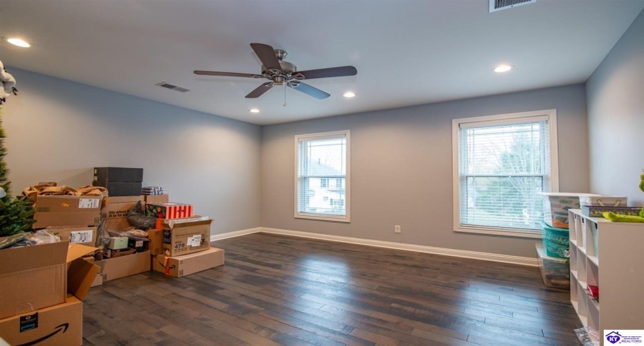 Park Avenue, Elizabethtown, Kentucky 42701, ,4 BathroomsBathrooms,For Sale,Park Avenue,HK24004534