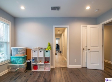 Park Avenue, Elizabethtown, Kentucky 42701, ,4 BathroomsBathrooms,For Sale,Park Avenue,HK24004534