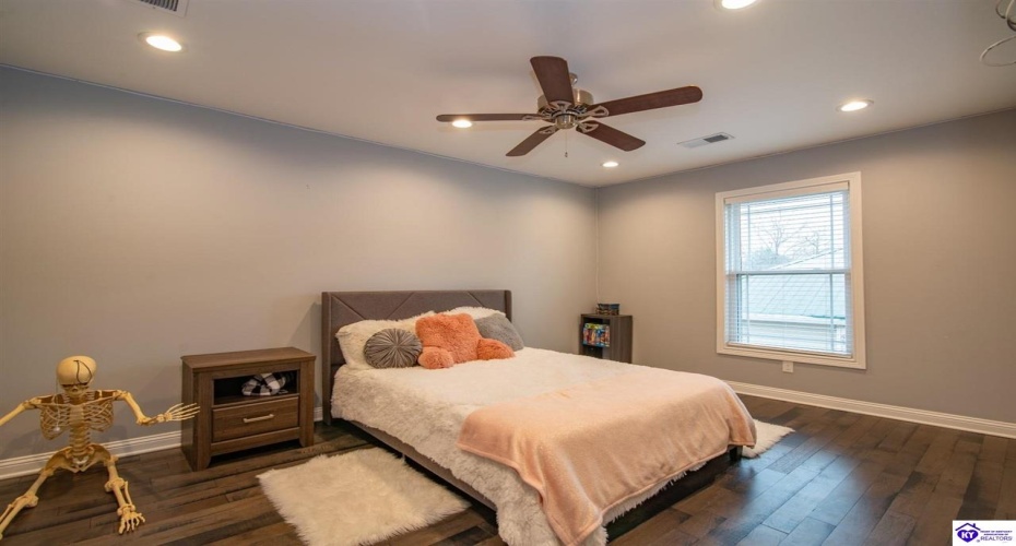 Park Avenue, Elizabethtown, Kentucky 42701, ,4 BathroomsBathrooms,For Sale,Park Avenue,HK24004534