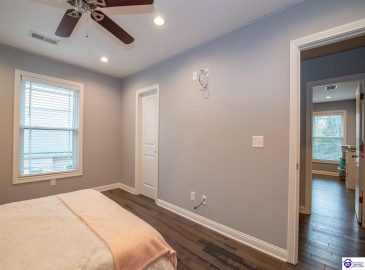 Park Avenue, Elizabethtown, Kentucky 42701, ,4 BathroomsBathrooms,For Sale,Park Avenue,HK24004534