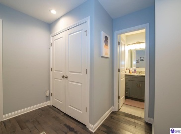 Park Avenue, Elizabethtown, Kentucky 42701, ,4 BathroomsBathrooms,For Sale,Park Avenue,HK24004534