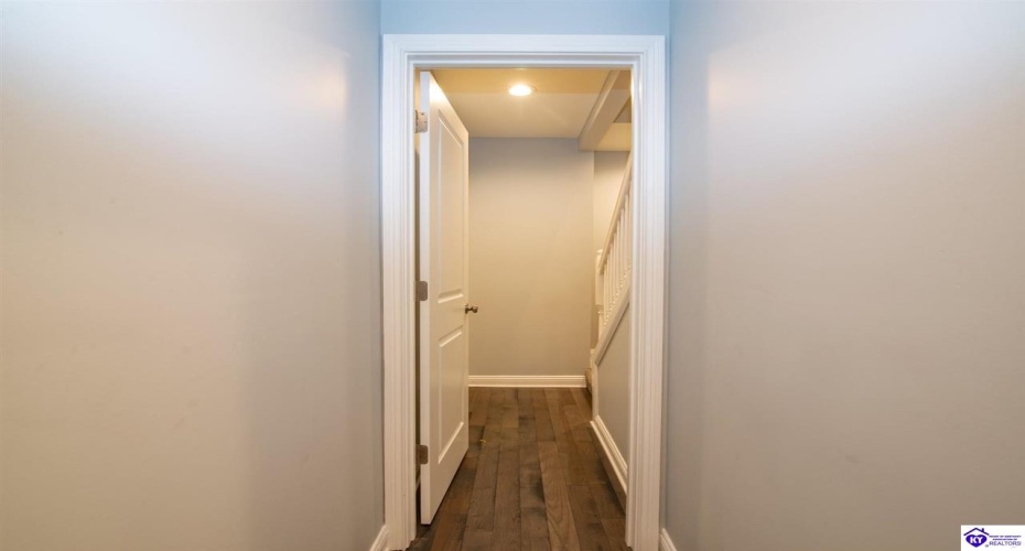 Park Avenue, Elizabethtown, Kentucky 42701, ,4 BathroomsBathrooms,For Sale,Park Avenue,HK24004534