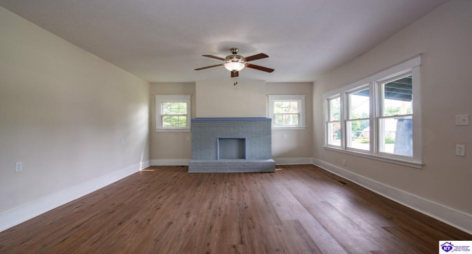 Main Street, Cecilia, Kentucky 42724, ,3 BathroomsBathrooms,For Sale,Main Street,HK24002760